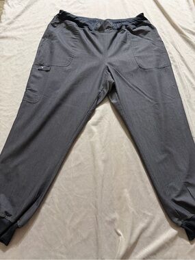 Med Couture Gray Scrub Set XL – V-Neck Top & Jogger Pants | Heather Gray